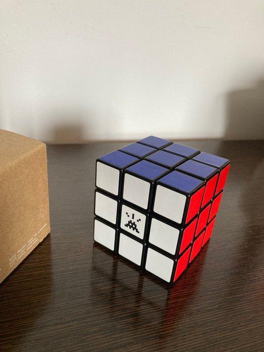 Invader (1969) - Rubiks x Invader cube, Antiek en Kunst, Kunst | Designobjecten