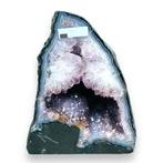 Beautiful and natural Amethist Geode with great Agate Edge