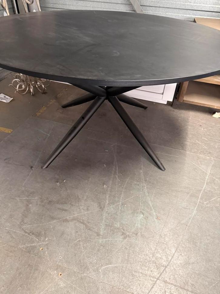 Iris eettafel rond, kleur old piano, Huis en Inrichting, Tafels | Eettafels, Nieuw, Metaal, Overige materialen