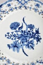 Schotel - A CHINESE BLUE AND WHITE LINGLONG / RETICULATED
