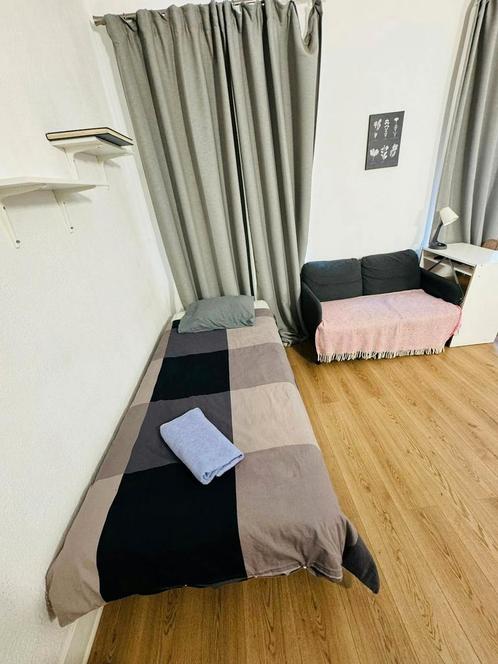 Appartement aan Rue Van Helmont, Brussels, Immo, Appartementen en Studio's te huur, 50 m² of meer