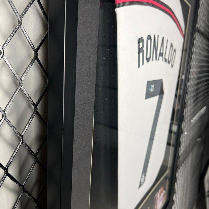 Real Madrid - Cristiano Ronaldo - Gesigneerde voetbaltrui, Verzamelen, Overige Verzamelen