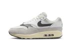 Nike Air Max 1 Light Bone Iron Grey - Maat 42 EU, Kleding | Heren, Schoenen, Ophalen of Verzenden, Nieuw