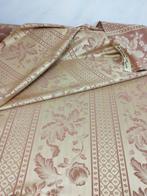 San Leucio, somptueuse fabrication au métier à tisser -