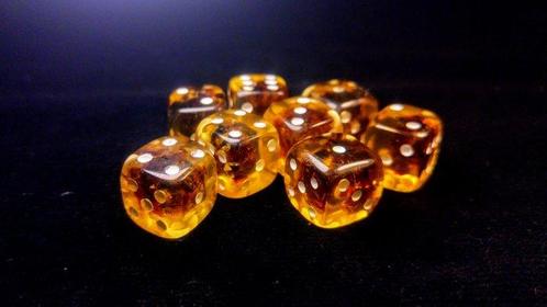 Handgemaakt - Barnsteen - 8 Playing Dices - 1.3 cm - 1.3 cm, Verzamelen, Dierenverzamelingen