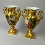 Vaas (2) - A pair of gilded Empire vases hand painted with, Antiek en Kunst