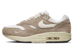 Nike Air Max 1 87 SE Hangul Day - Maat 42.5 EU, Kleding | Heren, Schoenen, Ophalen of Verzenden, Nieuw
