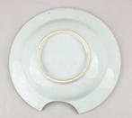 Kom - A CHINESE FAMILLE ROSE BARBER BOWL DECORATED WITH, Antiek en Kunst