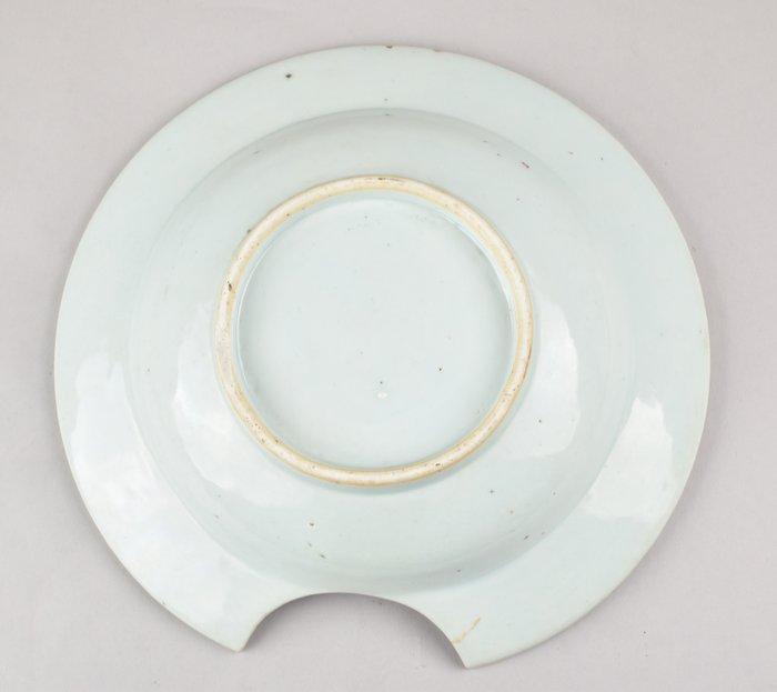 Kom - A CHINESE FAMILLE ROSE BARBER BOWL DECORATED WITH, Antiek en Kunst, Antiek | Overige Antiek