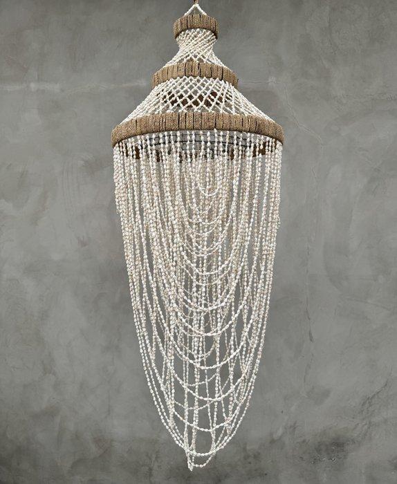 NO RESERVE PRICE - SL17 - Stunning Handmade Shell Chandelier, Antiquités & Art, Art | Objets design