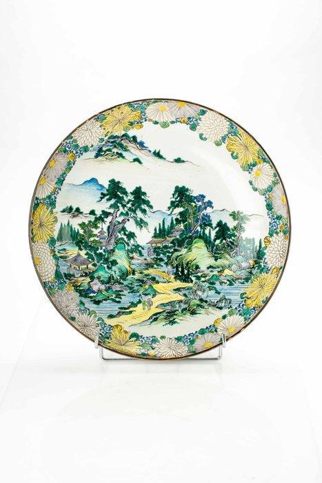 Plat - A lovely Kutani moriage porcelain plate with, Antiquités & Art, Antiquités | Autres Antiquités
