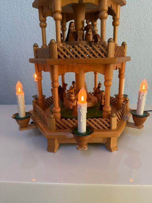 Kerststal - elektromotor - Hout - Pyramid - 4 verdiepingen, Diversen, Kerst