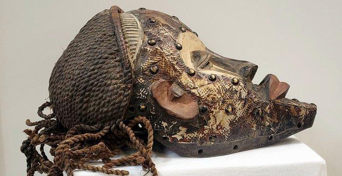 Prachtig ritueel masker Tshokwe - Prachtig ritueelmasker van, Antiek en Kunst, Kunst | Niet-Westerse kunst