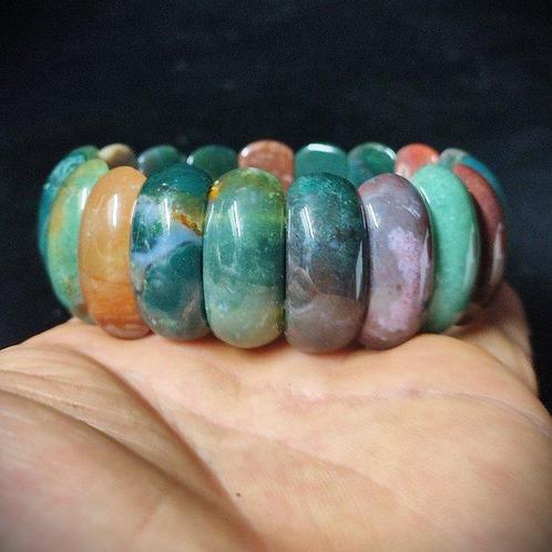 Prachtige Indische Agaat Armband in Rode Fluwelen, Verzamelen, Mineralen en Fossielen