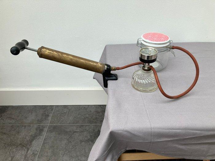 Pompe à vide - Cuivre - instrument de conservation, Antiek en Kunst, Curiosa en Brocante