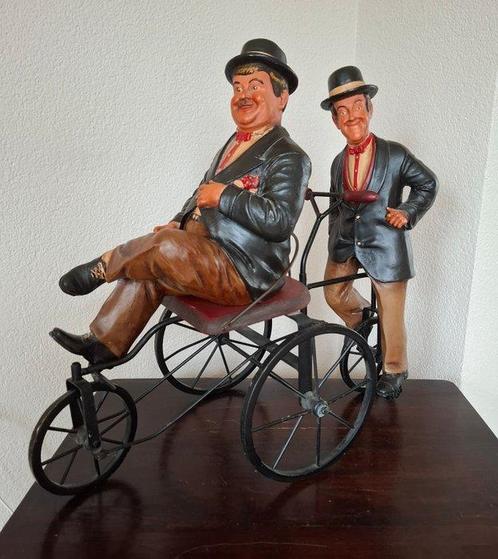 Statue, Stan Laurel-Oliver Hardy met tendemfiets - 0 cm -, Antiek en Kunst, Curiosa en Brocante