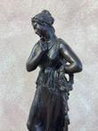 Sculpture, Flore, signé - 68 cm - Bronze - Seconde moitié du