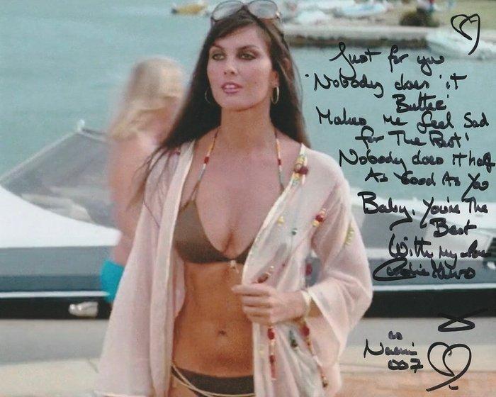 James Bond 007: The Spy Who Loved Me - Signed by Caroline, Verzamelen, Film en Tv