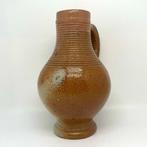 Steengoed drinkbeker / kan Raeren ( 16e eeuw omstreeks 1550