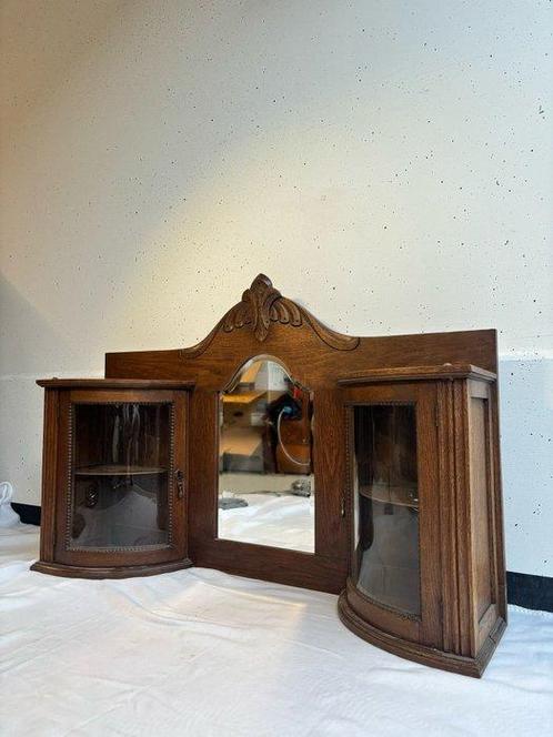 Vitrine - Ancienne vitrine en bois sculpté avec miroir et, Antiek en Kunst, Curiosa en Brocante