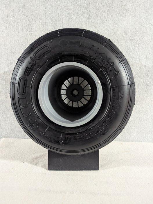 Replica Pneumatico 2025 F1 - Voiture de sport miniature (2), Hobby en Vrije tijd, Modelauto's | 1:5 tot 1:12