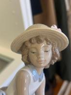 Lladró - Alfredo Llorens - Beeldje, Hello little squirrel -