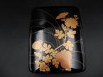 Doos - Wajima-lakwerk, zwart lakwerk, chrysantontwerp,