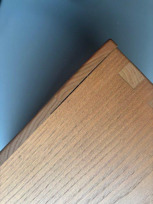 Cassina - Le Corbusier - Tabouret - Châtaignier - Tabouret, Antiek en Kunst, Antiek | Meubels | Stoelen en Sofa's