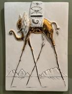 Salvador Dalí (1904-1989), after - Reliëf, Elefante spaziale, Antiquités & Art