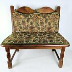 Oak hall bench with floral textile back and seat Approx., Antiquités & Art