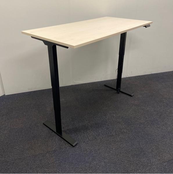 Refurbished elektrische zit-sta bureau, 160x80 cm, Ahorn, Huis en Inrichting, Bureaus, Stabureau, In hoogte verstelbaar