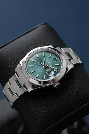 Rolex - Oyster Perpetual Datejust 41 Green Dial - Sans beschikbaar voor biedingen