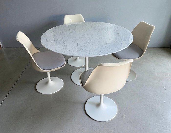 Knoll - Eero Saarinen - Tafel - Tulip - Carrara marmer, Antiek en Kunst, Kunst | Designobjecten