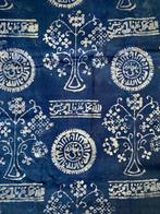 Ceremonieel tapijt met zilveren bladprint op indigo katoenen, Antiek en Kunst