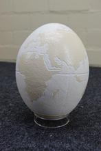 Œuf dautruche sculpté décoré dune carte du monde Œuf -, Nieuw