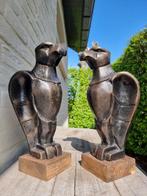 Beeldje - a pair of cast iron eagles on wooden base (2) -, Antiek en Kunst