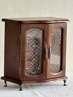 Kabinet - Met Metalen Leeuwen Poten. - Hout, glas, fluweel ,