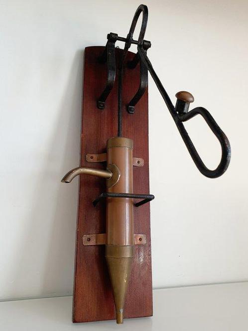 Pompe - model na drewnianej podstawie, do wina lub cydru -, Antiek en Kunst, Curiosa en Brocante