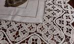 Tafelkleed - 109 cm - 105 cm - Oude borduursels