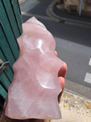Quartz rose flamme - Hauteur : 15 cm - Largeur : 11.7 cm-