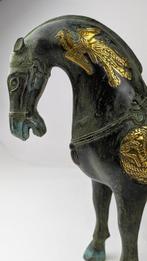 Prachtig groot beeld Tang paard (replica) - Brons, Verguld -, Antiek en Kunst