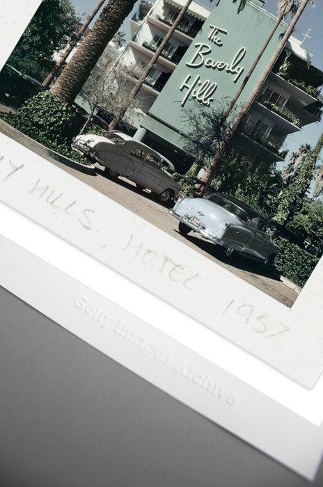 Slim Aarons (1916–2006) - Beverly Hills Hotel Slide Print, Antiquités & Art, Art | Objets design