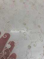 Tissu pour rideau précieux en tulle français brodé et ourlé