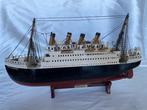 Objets maritimes - Maquette vintage du Titanic réalisée en, Antiquités & Art