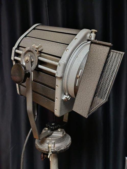 Theaterlamp - A.K.A. - IJzer - DDR jaren zeventig, Antiek en Kunst, Antiek | Wandborden en Tegels