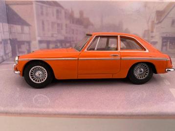 Dinky Toys, Vitesse 1:43 - Modelauto (3) - MGB GT, Lotus