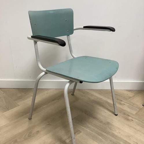 Tweedehands kantinestoel / stapelstoel, groen - grijs, Huis en Inrichting, Stoelen, Grijs, Gebruikt, Eén, Hout