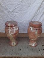 Vaas (2) - rood marmer - paar marmeren urnen