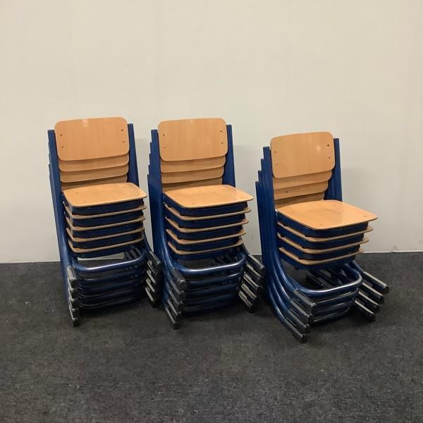 complete set 15 stuks schoolstoelen Presikhaaf (roze stip),, Huis en Inrichting, Stoelen, Gebruikt, Vijf, Zes of meer stoelen