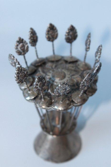Djokja - Djokja cocktailprikkers in houder-stand - Schaal, Antiek en Kunst, Antiek | Zilver en Goud